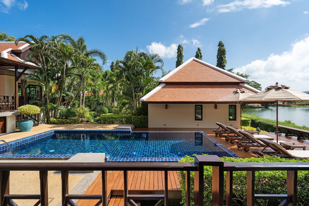 Nai Harn Baan-Bua Villas