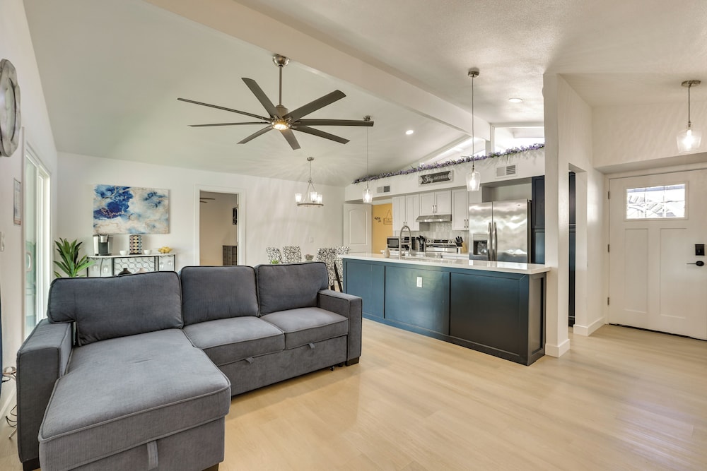 11 Mi to Dtwn Phoenix: Main House w/ Outdoor Oasis