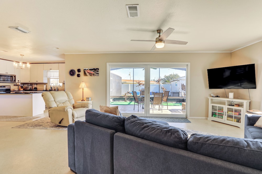 4 Mi to Historic Dtwn Venice: Home w/ Heated Pool!