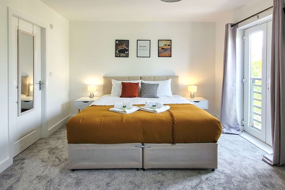 Last Minute Deals 4BR House of Four Chimneys