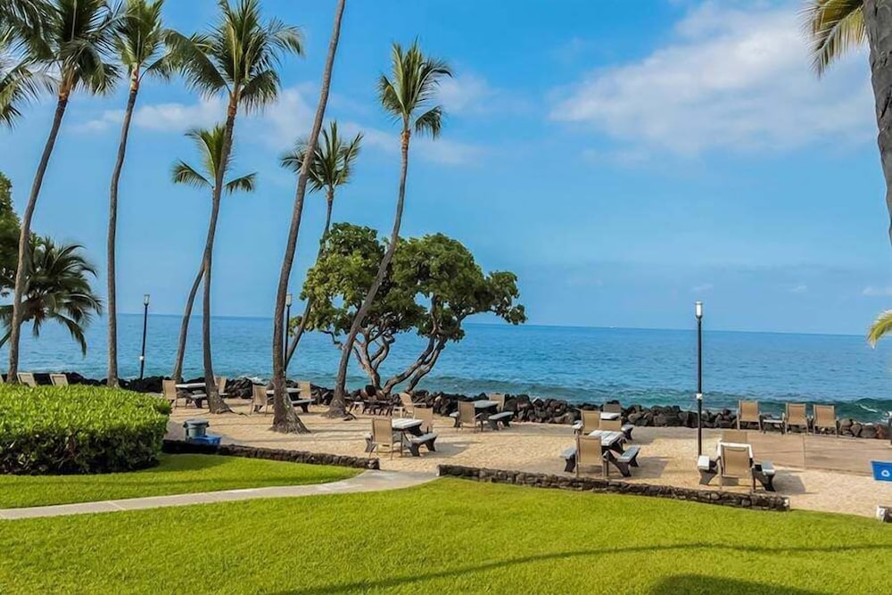 Private Ground Floor Corner Unit - AC & Hawaiian Ocean Views - Vrkcv