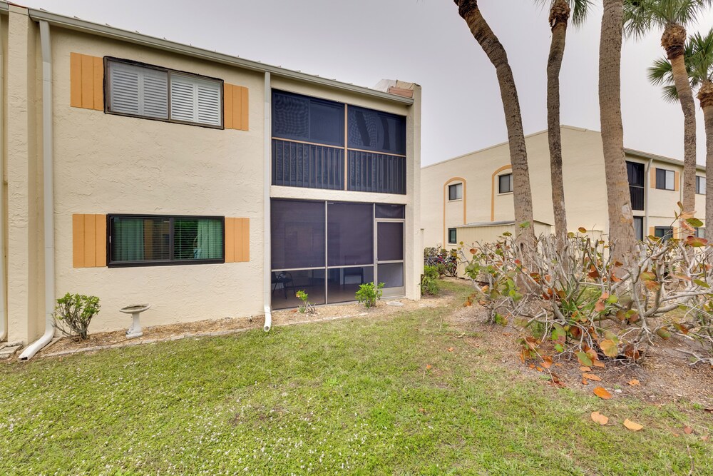 5 Mi to Fort Myers Beach: Condo w/ Private Lanai!