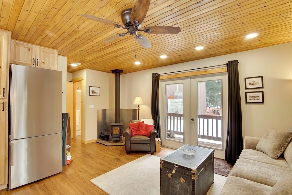 Deck & Fire Pit: Yakima River Retreat in Cle Elum