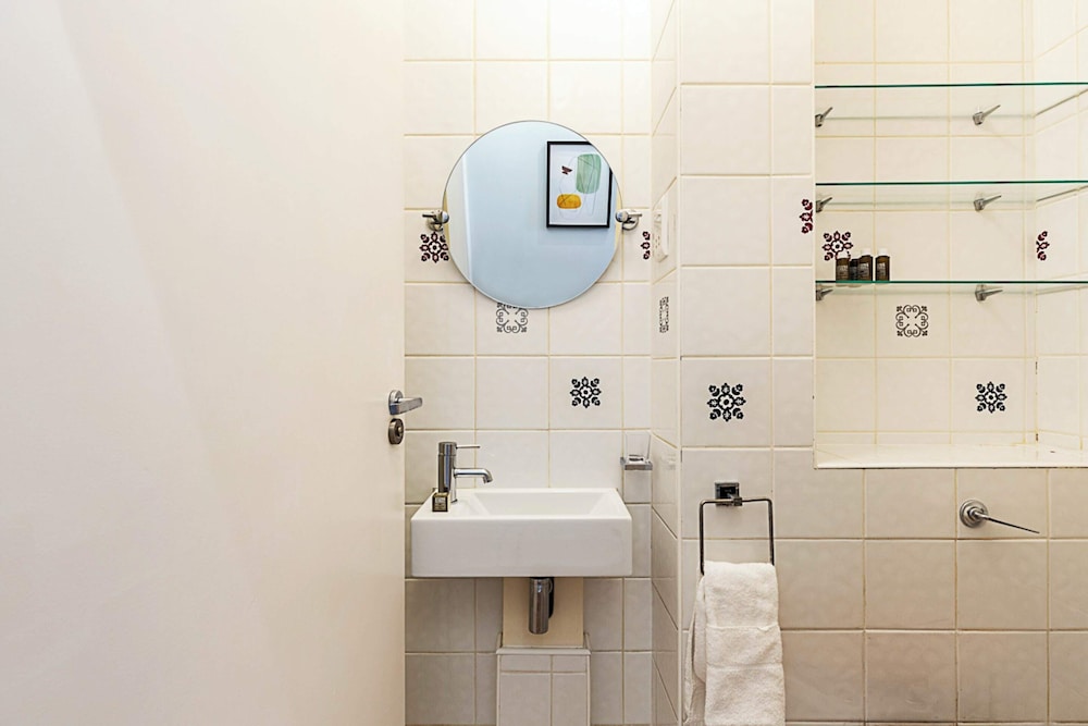 Charming One-bedroom Gem in Earls Court