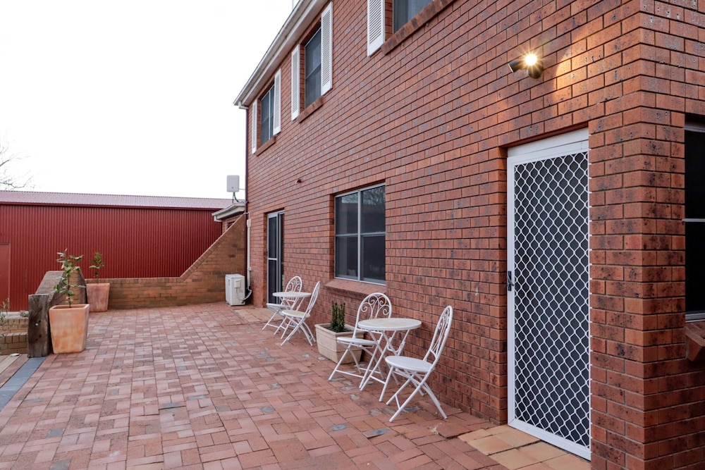 Country 4-bed Homestead With Games Room & Views