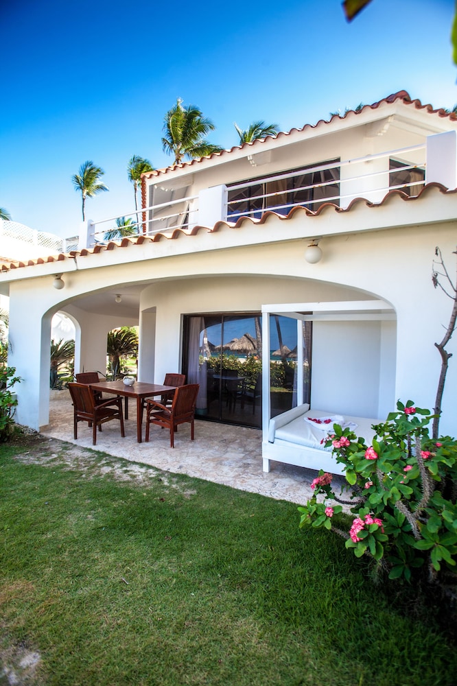 Los Corales Beach Village