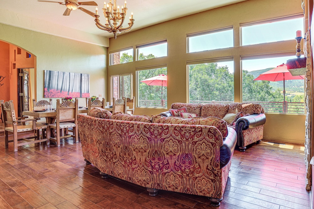 5 Mi to Powder Mtn: Tuscan Mountain Retreat