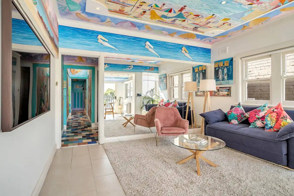 Harbourside Pad With Waterfront Views