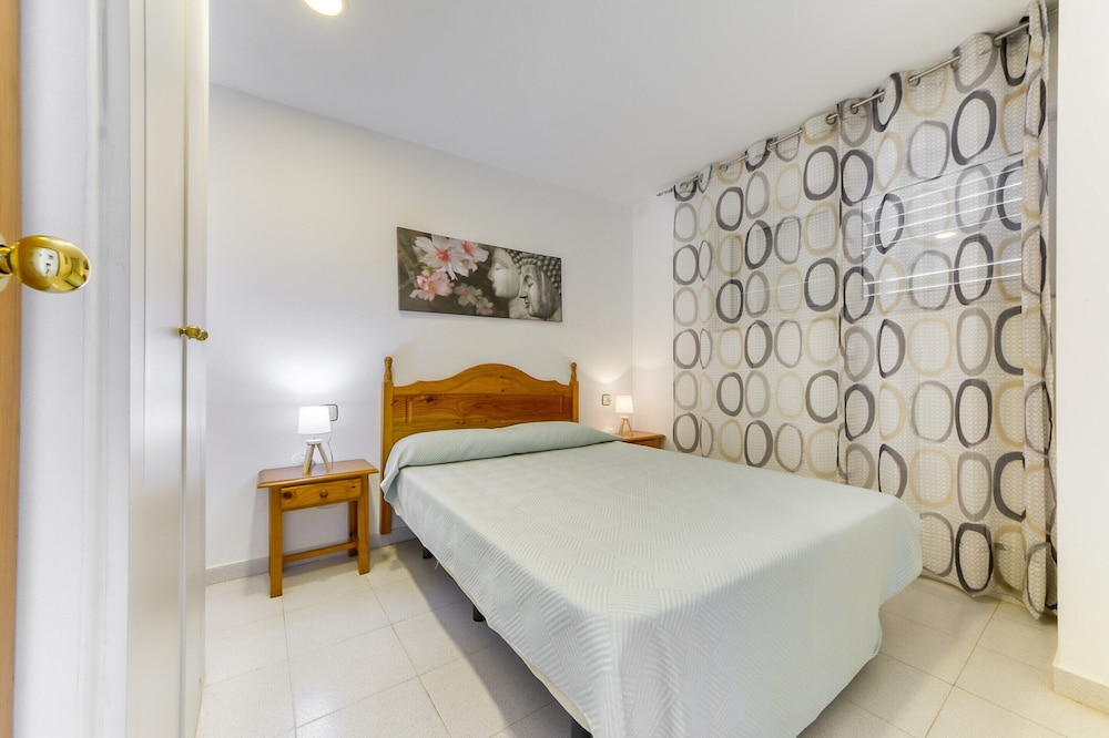 Apartment in Roses Near Platja Almadrava