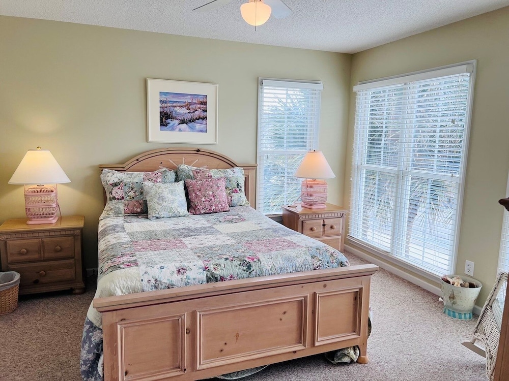 Myrtle Beach Vacations - Le Tournesol 4 Bedroom Home by RedAwning - Property Image 3