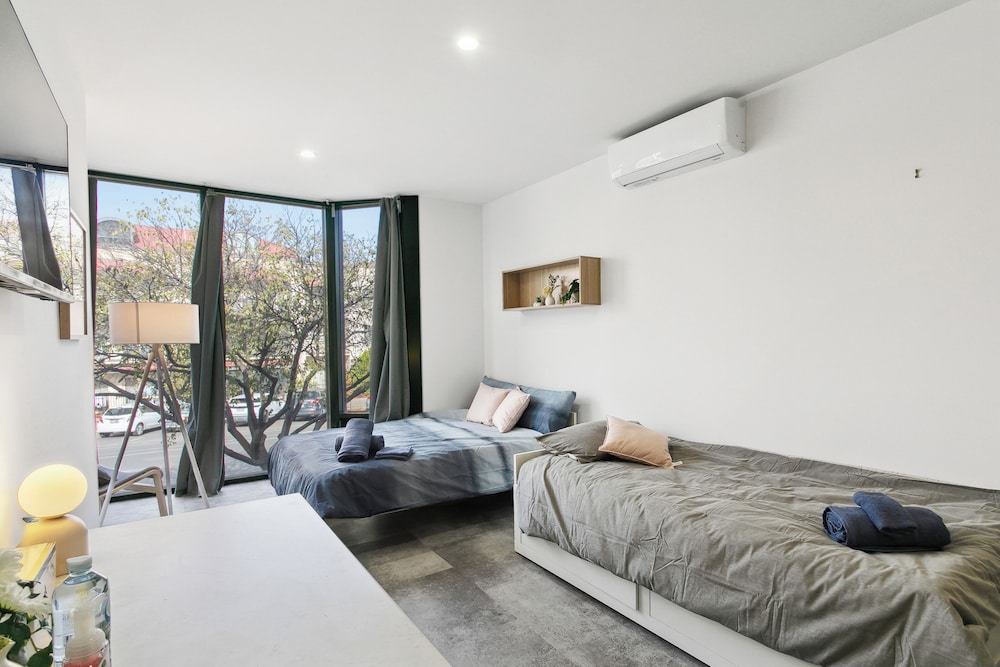 Cozy Stays - Private Rooms