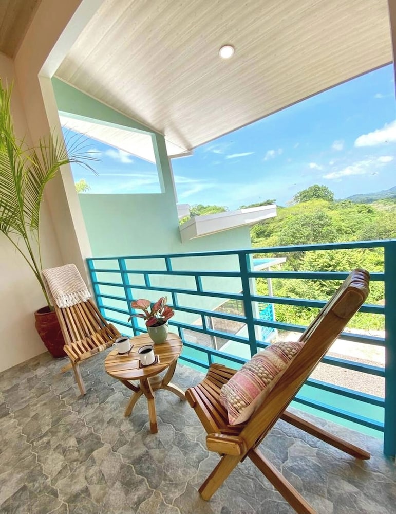 Private Saltwater Pool, Mountain Views, 3min Beach