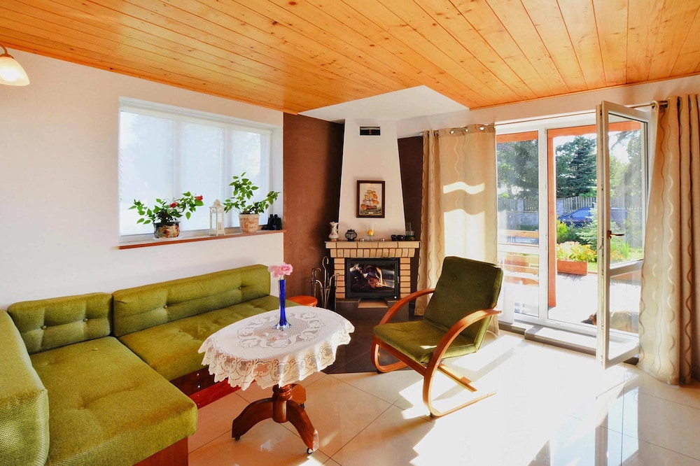 Holiday House With Garden in Dabrowica