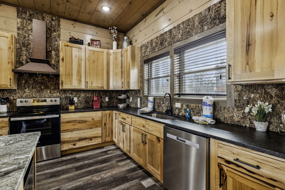 Grand Splash Lodge 6 Bedroom Cabin