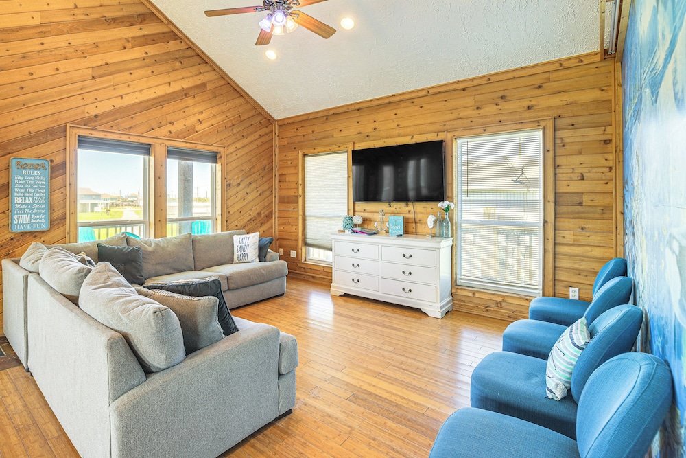 Walk to Beach: Getaway on Bolivar Peninsula!