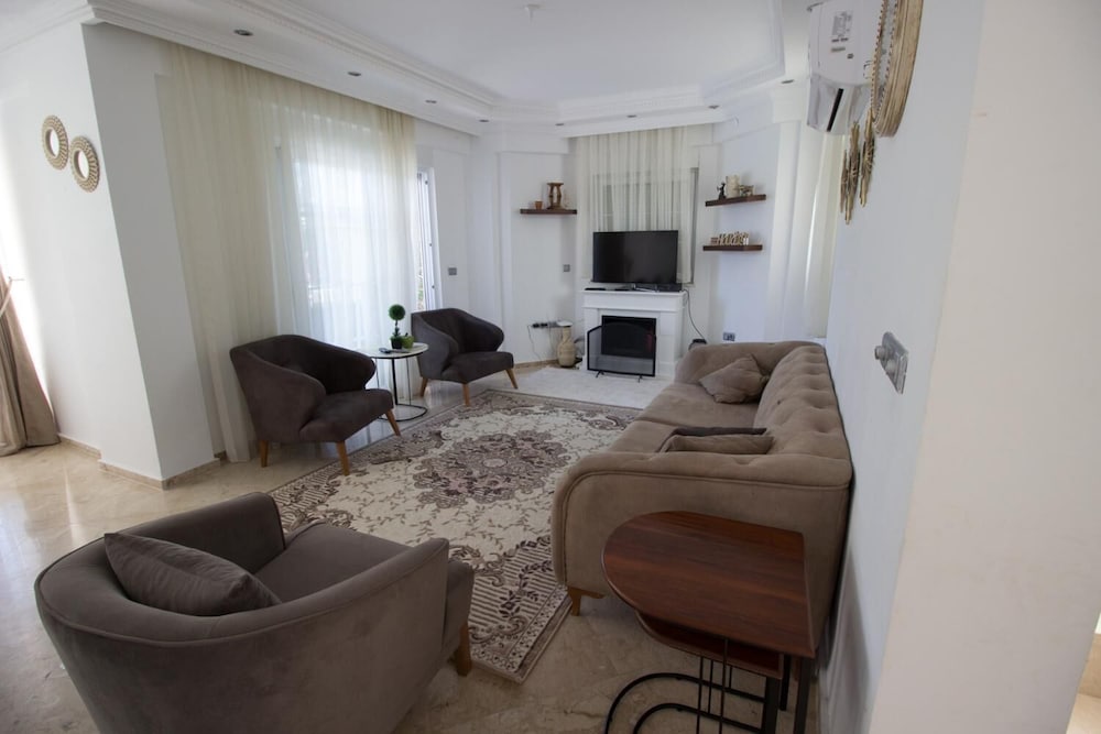 Villa Helios 1 by Elm