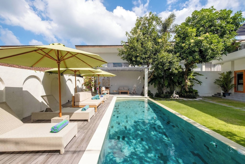 Luxurious Family 6 Br Villa in Seminyak Breakfast Include view 4