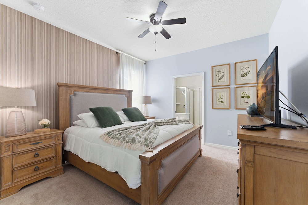 Family 6BR Home, Pool & Game Room