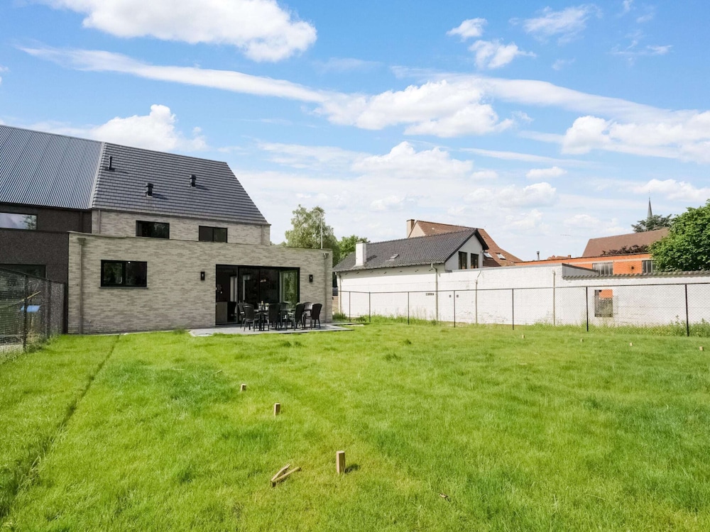 Modern Holiday Home in Ronse With Garden