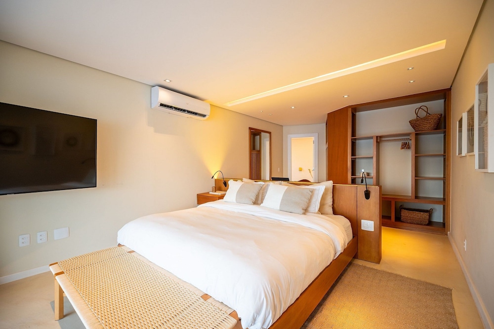 Angra - Mombaça | Mansão Espetacular Beira-Mar, 7 Suites - por Casapē Rio