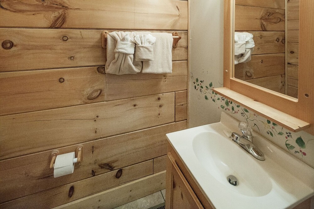 Er206 - Mountain Rendezvous Great Location - Close To Town! 1 Bedroom Cabin by RedAwning view 5