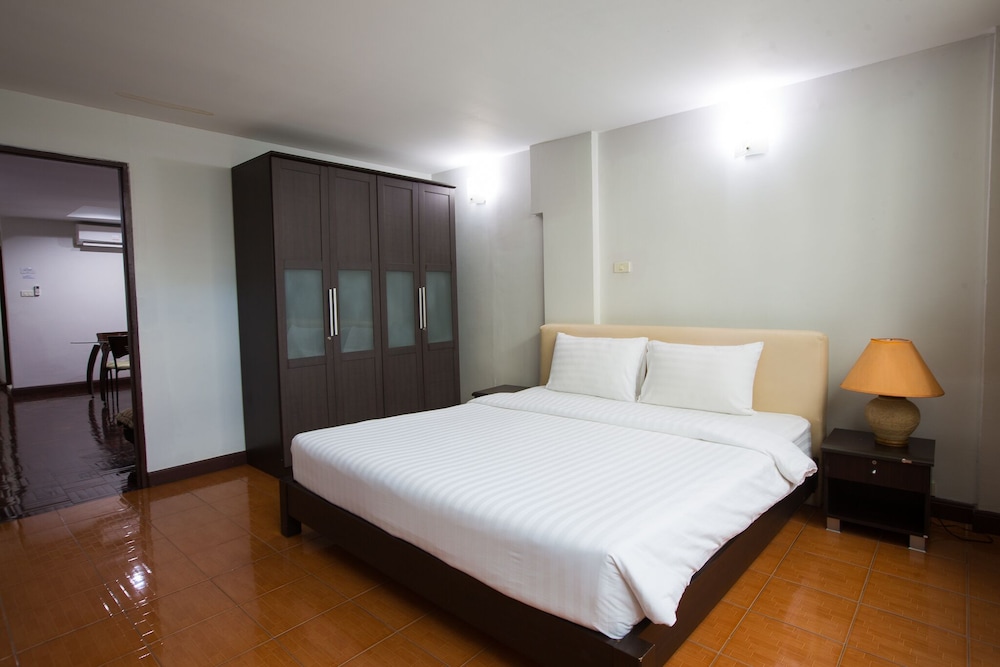 Le Vanvarothai Saladaeng Residence