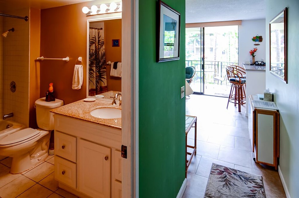Oceanview Kailua-kona Condo With Private Balcony!