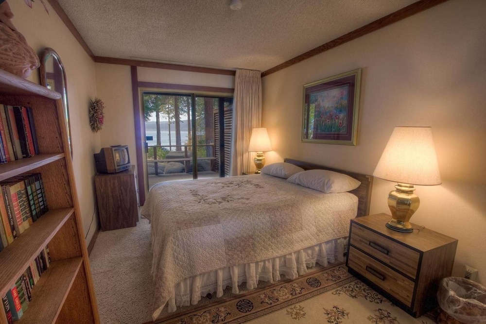 Shore View Serenity 4 Bedroom Home by RedAwning view 3