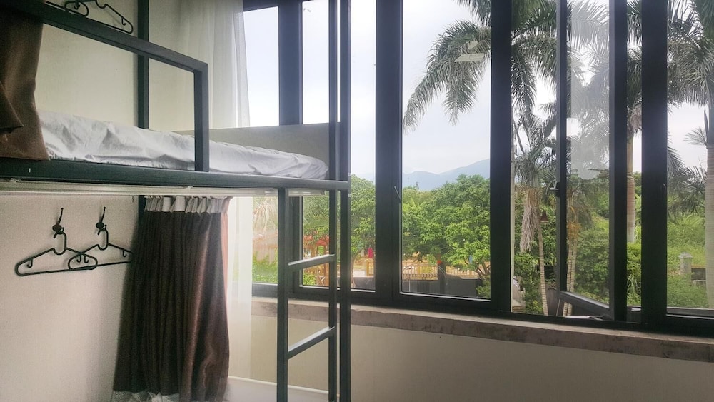 Houselet Hostel