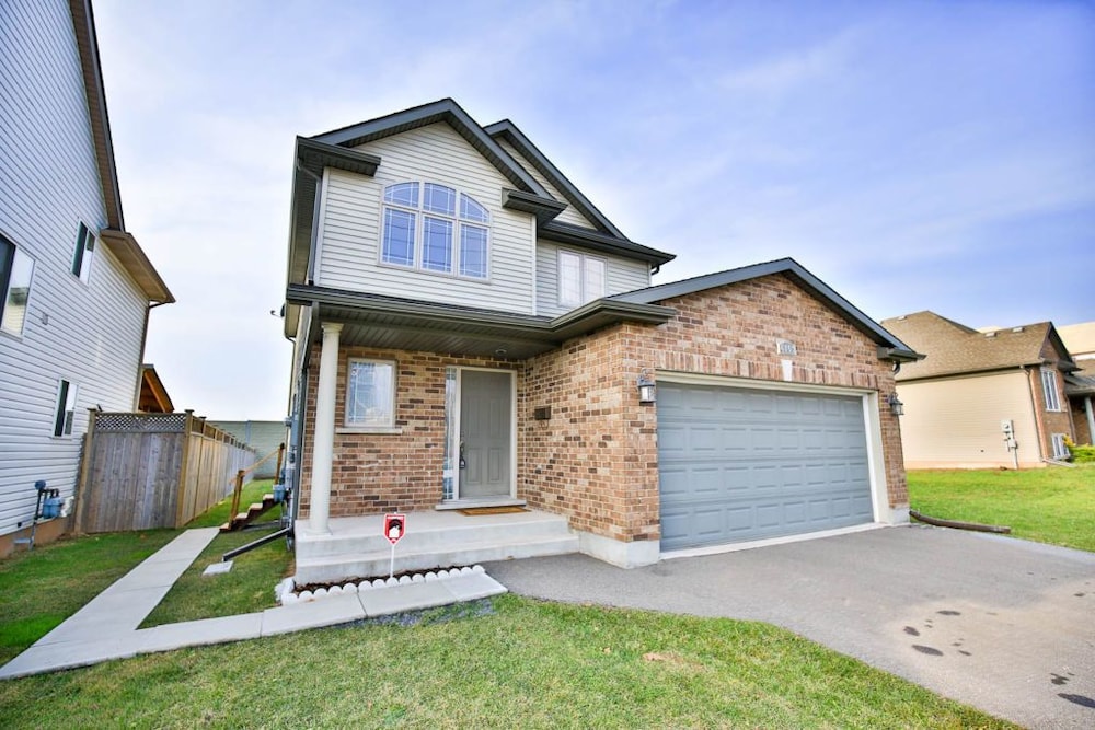 Fallsview Family Home - Image 1