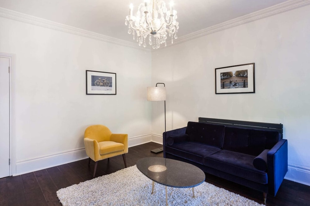 Elegant, Airy 2 Bedroom Flat in Paddington