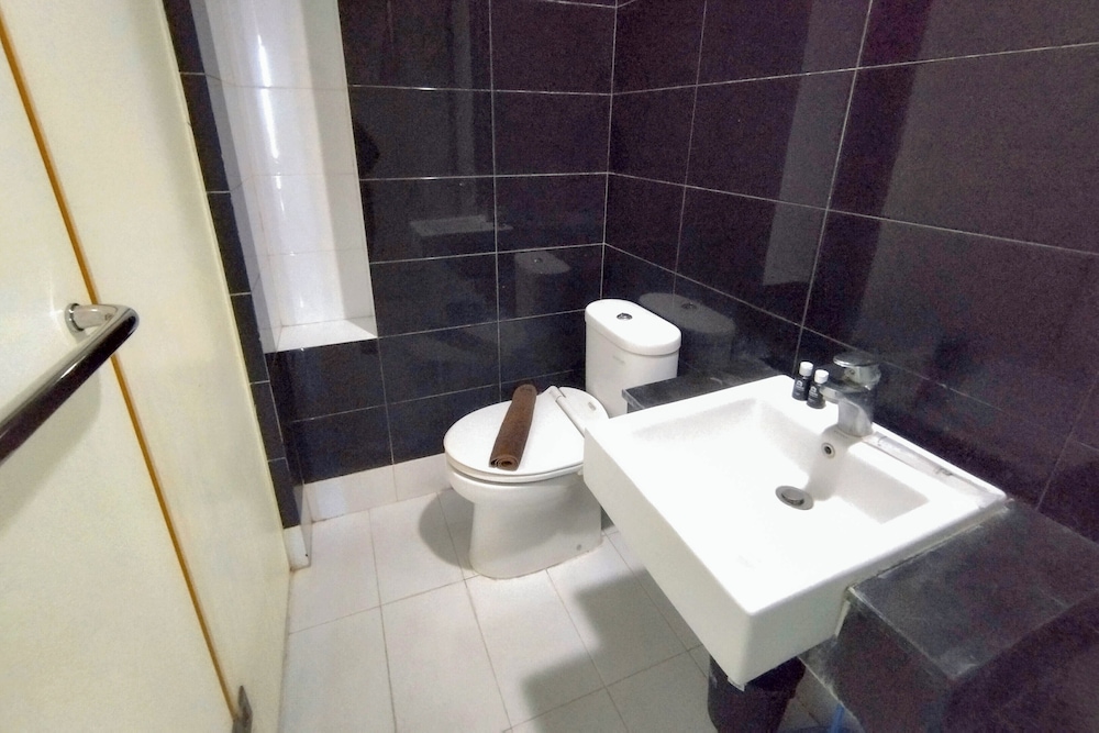 Modern Cozy Studio at The Square Surabaya Apartment