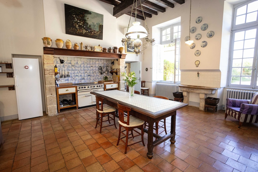 18th Century Ch Teau With Stunning Pool Gardens