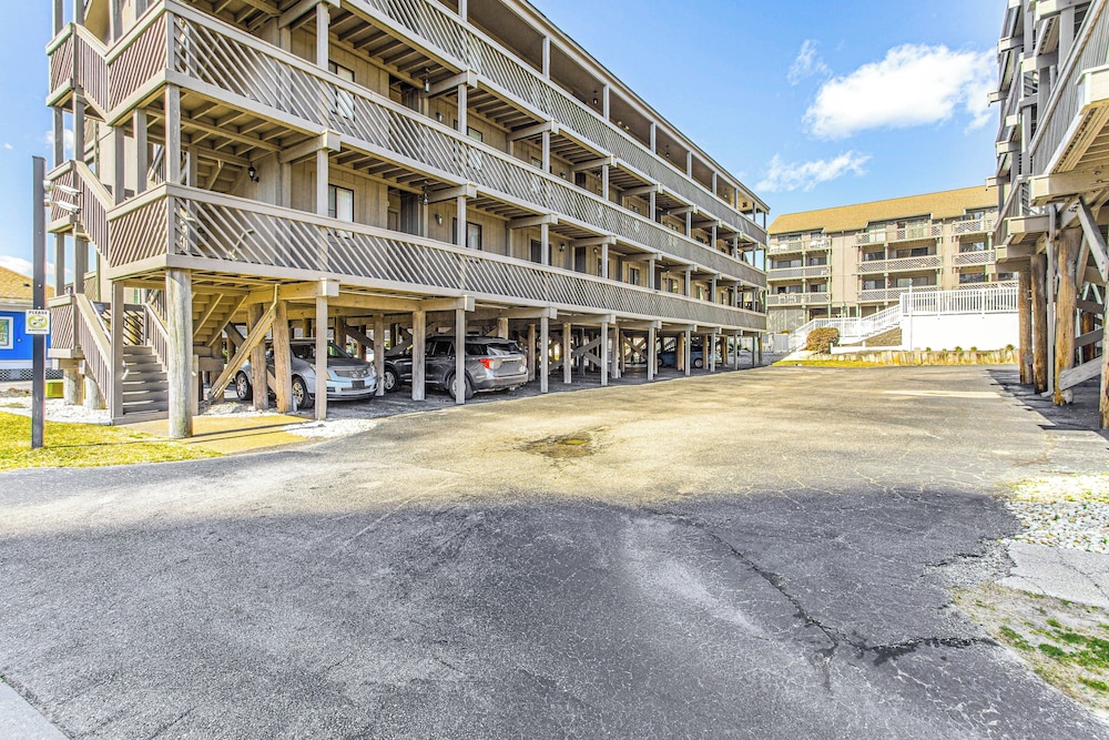 Walk to Ocean: Condo w/ 3 Pools in Myrtle Beach