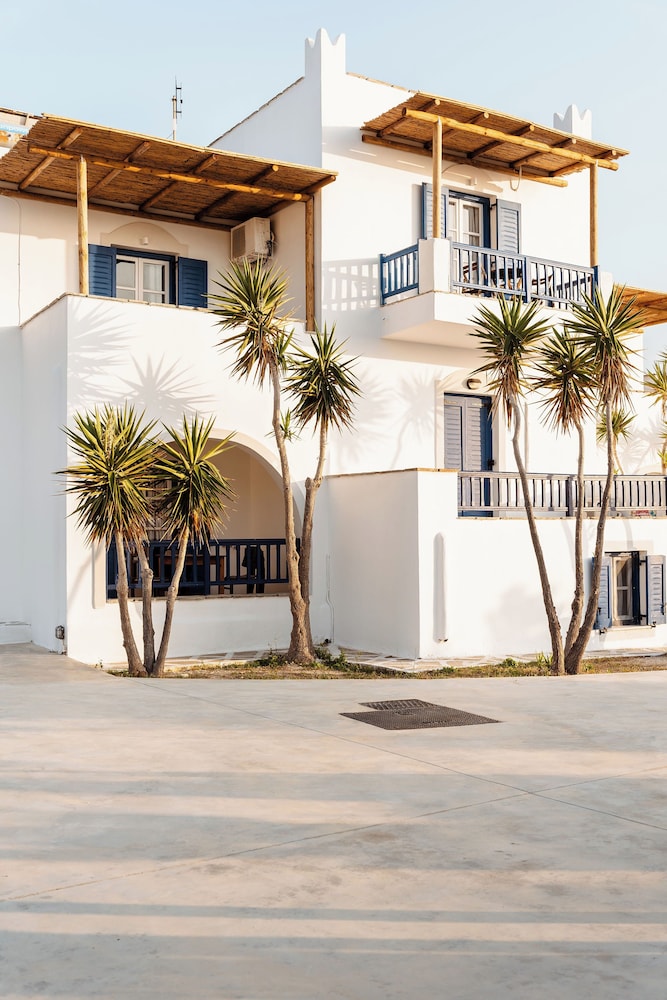 Diamantis studios apartments
