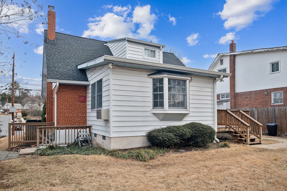 Uline Hospitality 4 Bedroom Home