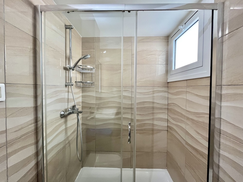 157 LIM - Stay Sunsea Studio
