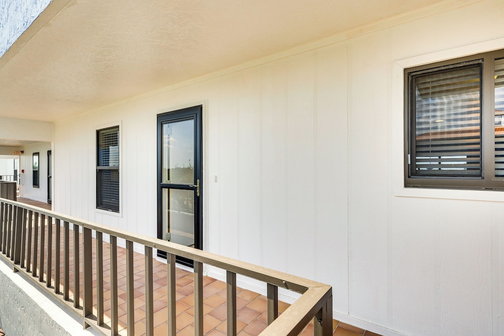 Panoramic Gulf Views: Renovated Fort Myers Condo!