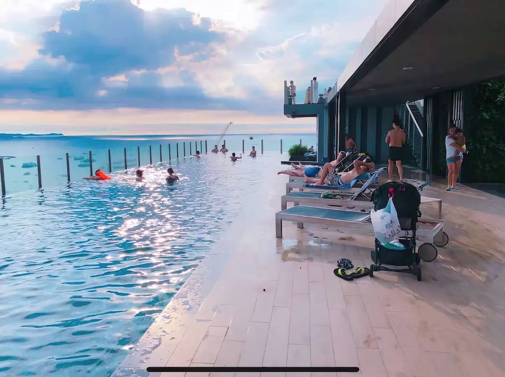Best Location of Pattaya, Sky Pool, Next To Beach