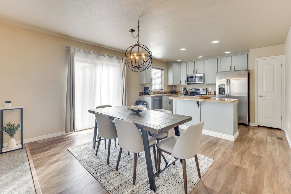 Explore Pikes Peak & Colorado Springs: Family Home