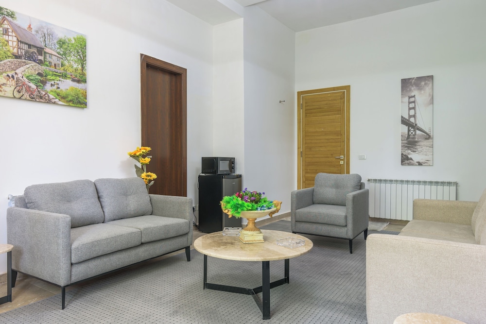 Pearl of Faqra Studios & Apartments