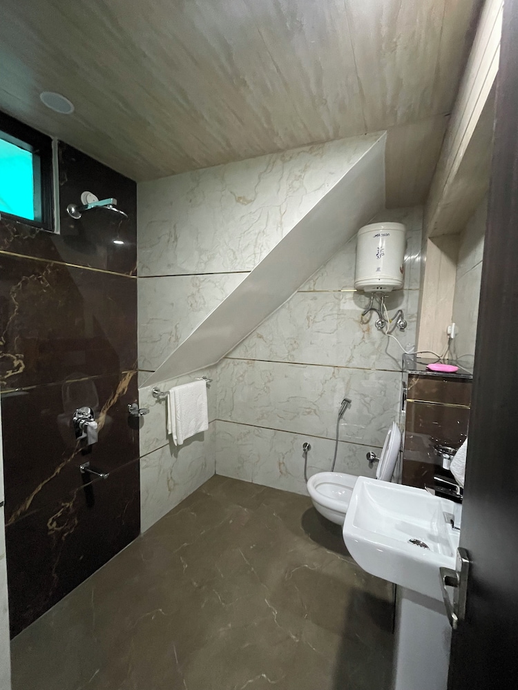 Anand residency