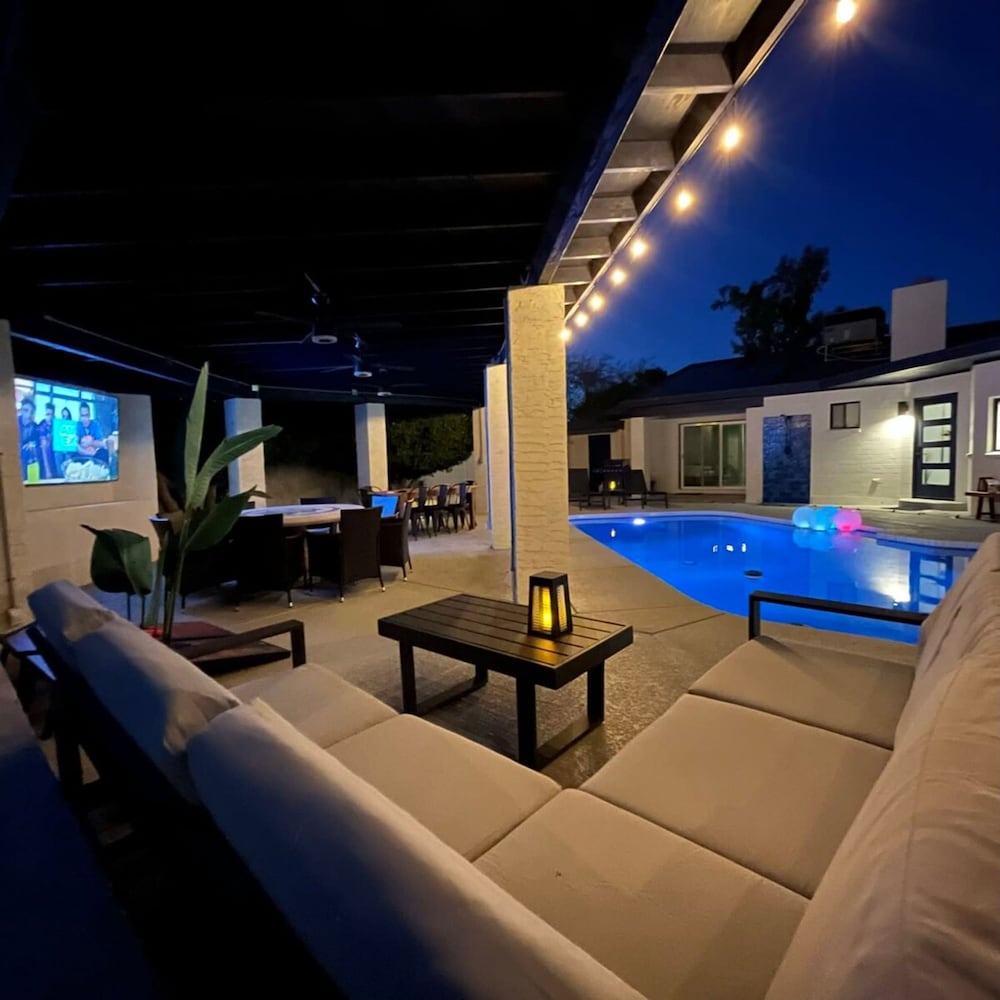 5BR Resort-style Oasis 2 Primary s Cabana Gameroom
