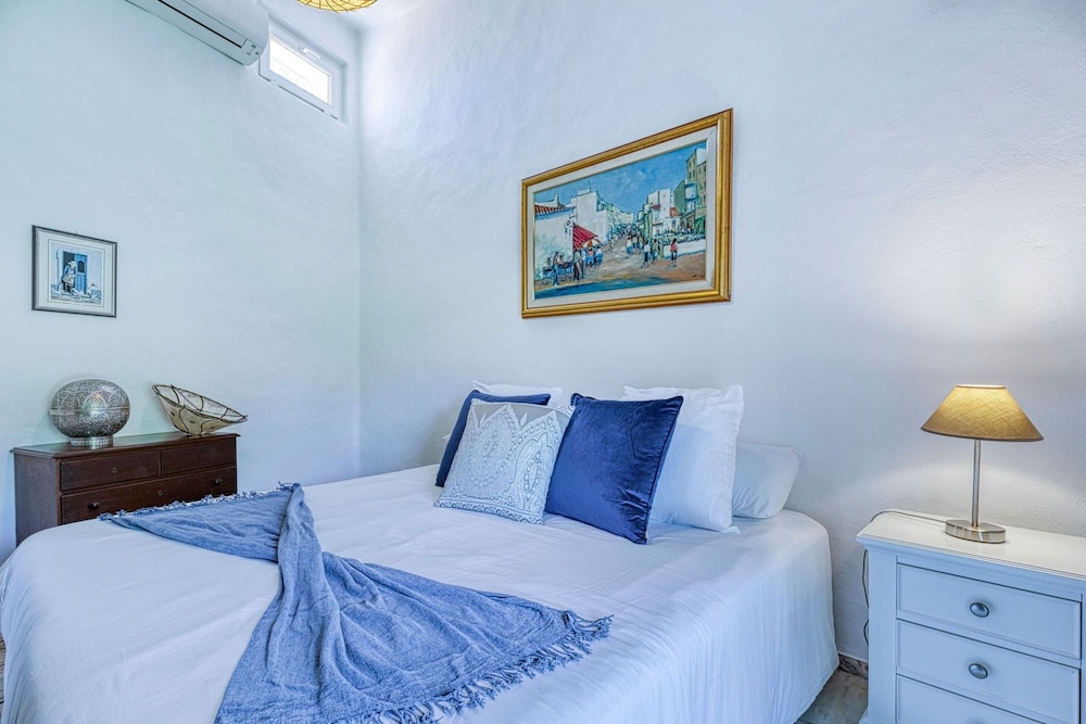Golfinhos Magnificent Spacious 5 Bedroom Villa
