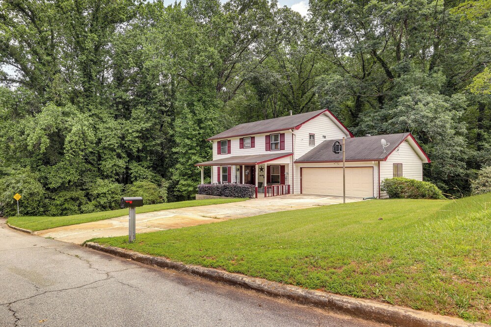 Group Getaway: Spacious Home in Stone Mountain!
