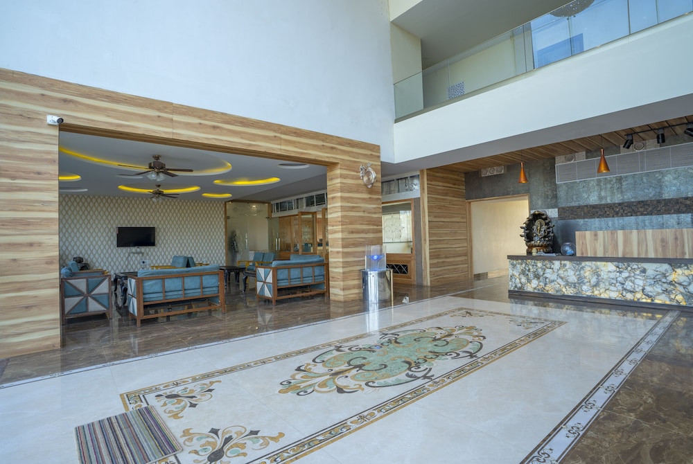 Lobby & Reception