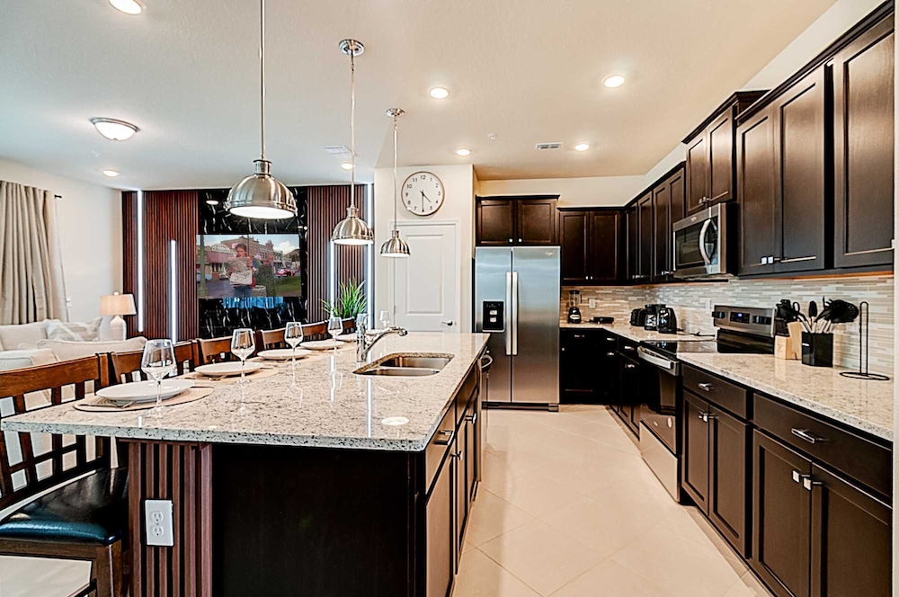 16101 Dream Home Perfect for Families Near Disney Water Parks