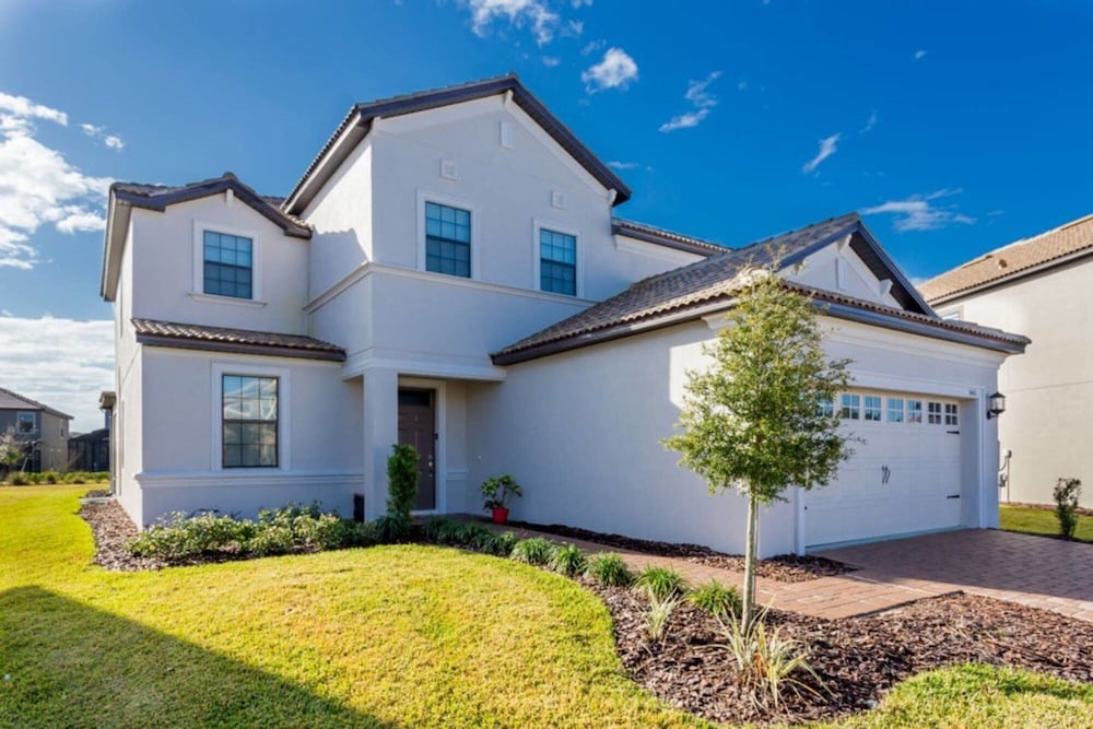 Pleasant and Modern Home With Private Pool Near Disney - Image 1