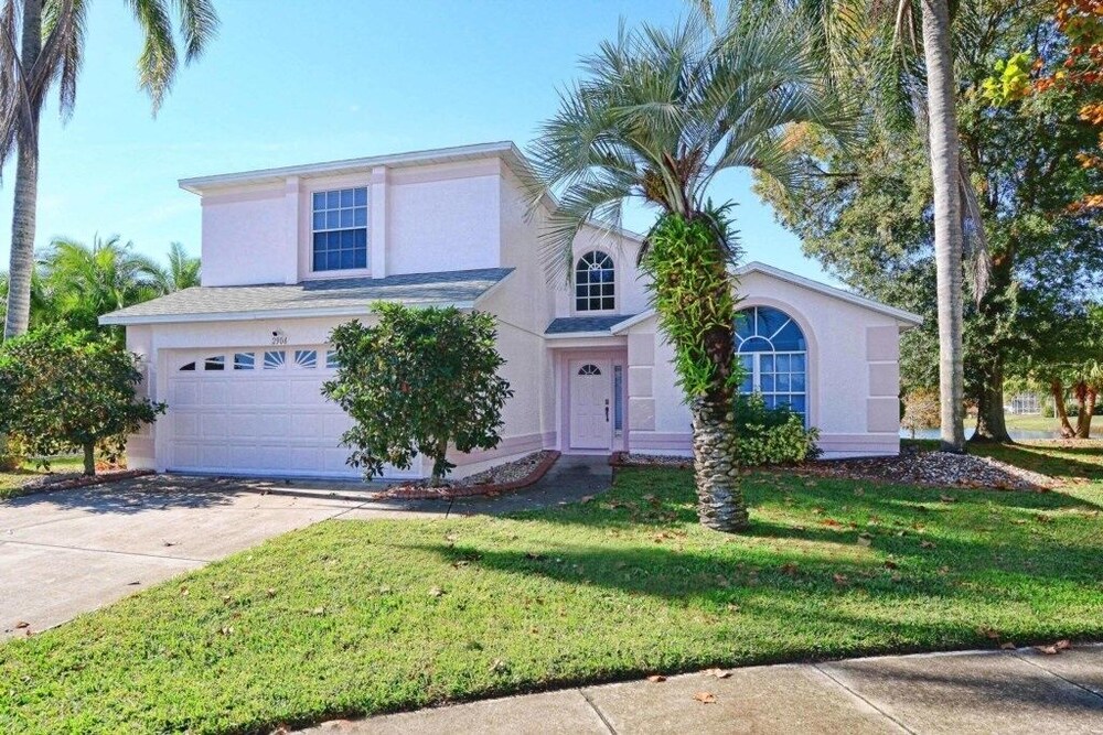 Beautiful Waterfront Home Close To Disney!large Spacious Layout, Pool & Wifi 4 Bedroom Home