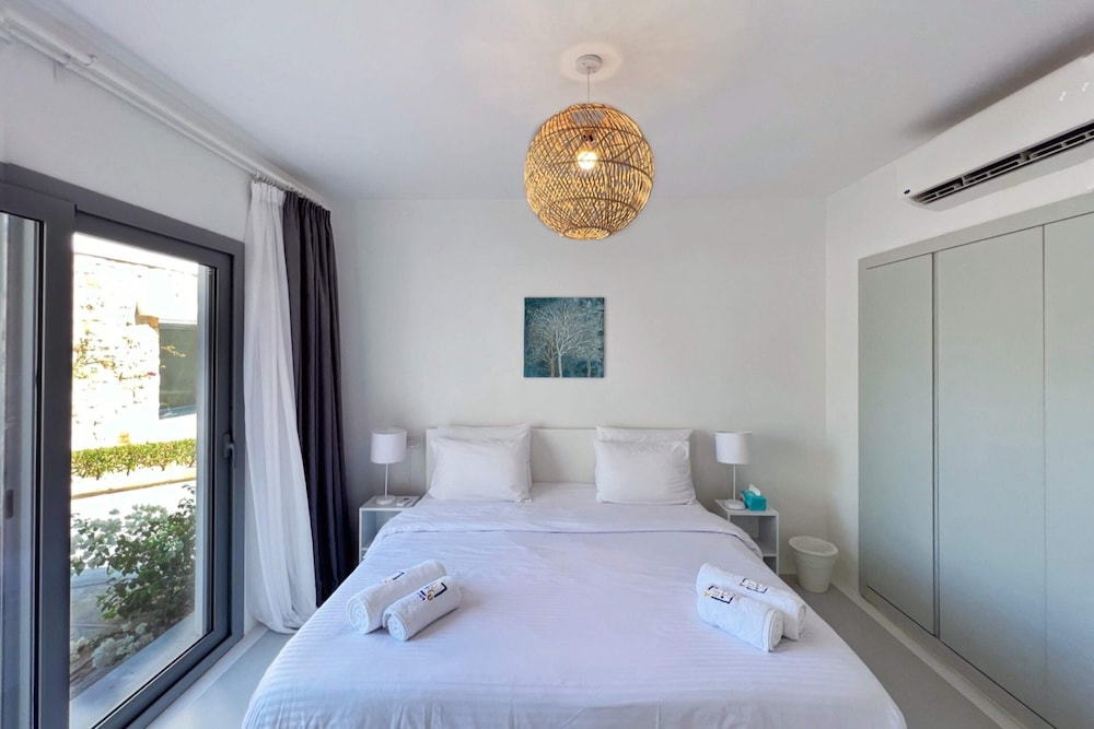 Xuru Stays I Lagoonfront Easy 1bdr @ Swan Lake El Gouna